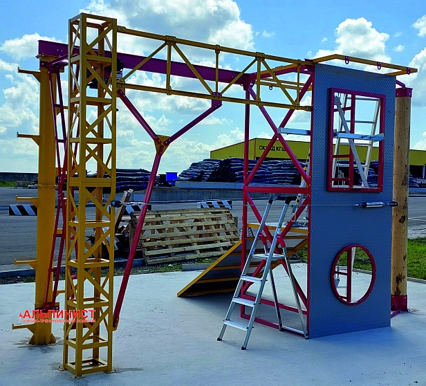 г. Черногорск. С целью обеспечения безопасной работы своих сотрудников ООО "ХУЭК-ХАКАСИЯ" установила тренировочный полигон "Альпинист 02-02" для повышения навыков специалистов